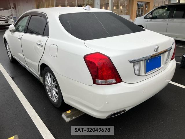 Toyota CROWN MAJESTA 2009-04 7357270-4