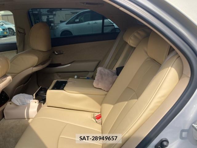 Toyota CROWN MAJESTA 2011-09 7961026-13