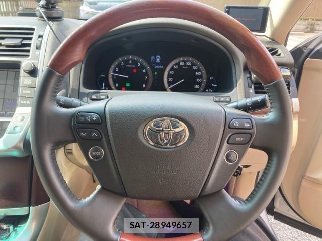 Toyota CROWN MAJESTA 2011-09 7961026-17