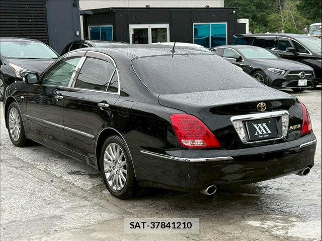 Toyota CROWN MAJESTA 2005-11 8034999-5