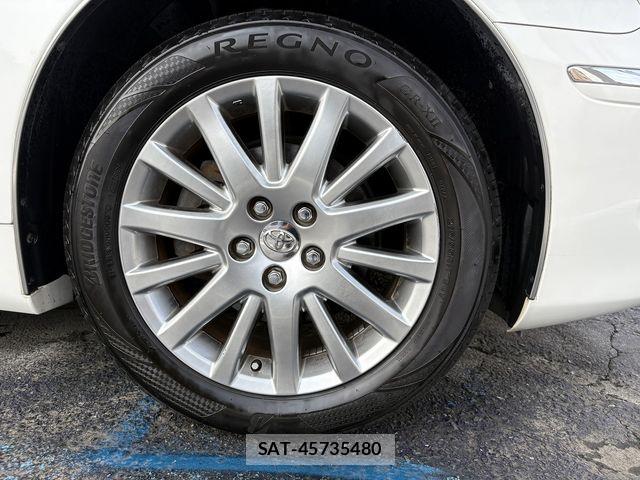 Toyota CROWN MAJESTA 2006-10 8073359-18