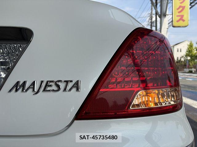 Toyota CROWN MAJESTA 2006-10 8073359-21