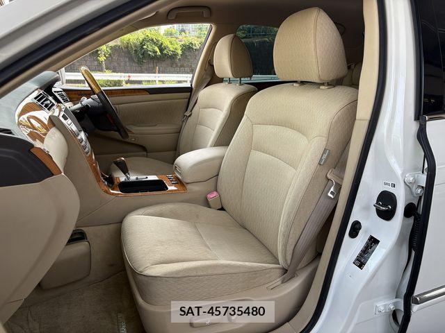Toyota CROWN MAJESTA 2006-10 8073359-23