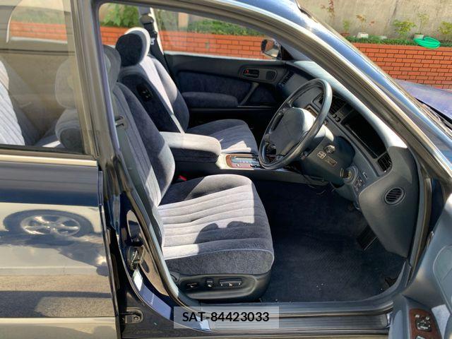 Toyota CROWN MAJESTA 1992-02 8207004-5