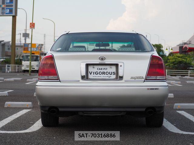 Toyota CROWN MAJESTA 2000-06 8229373-11