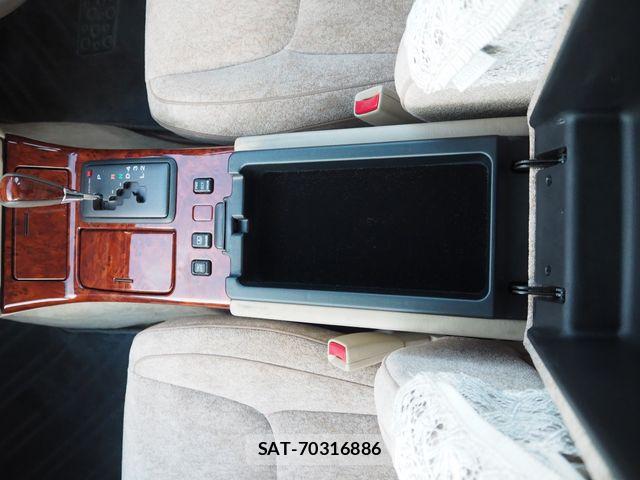 Toyota CROWN MAJESTA 2000-06 8229373-18