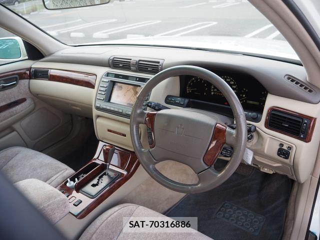 Toyota CROWN MAJESTA 2000-06 8229373-1