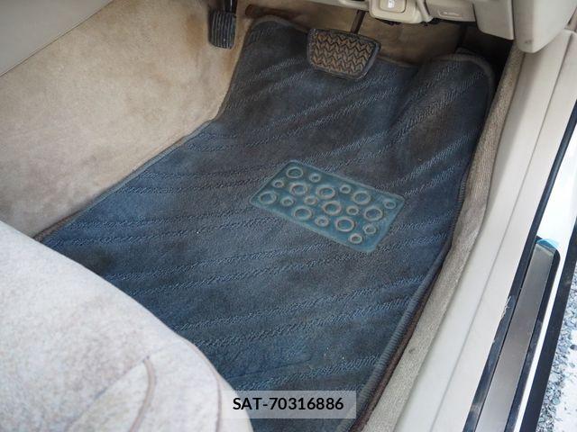 Toyota CROWN MAJESTA 2000-06 8229373-23