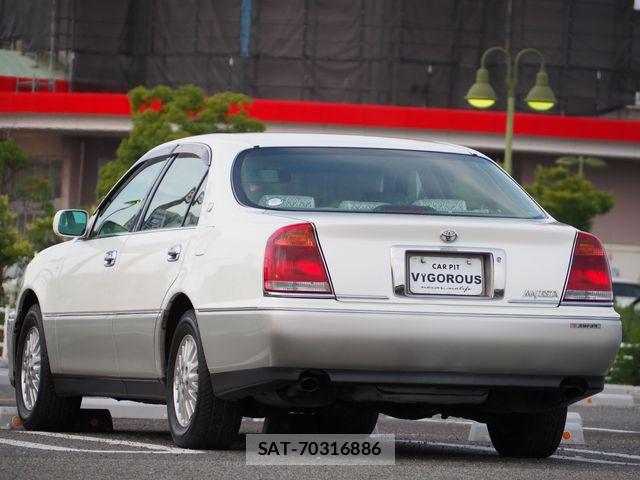 Toyota CROWN MAJESTA 2000-06 8229373-2