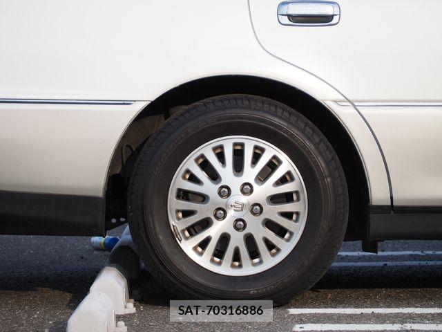 Toyota CROWN MAJESTA 2000-06 8229373-6