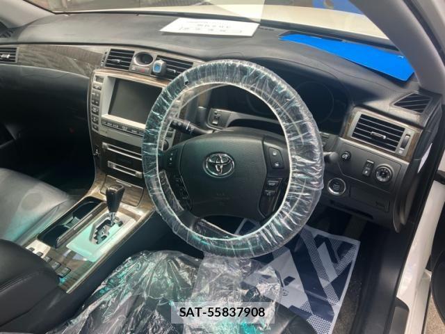 Toyota CROWN MAJESTA 2004-10 8244900-17