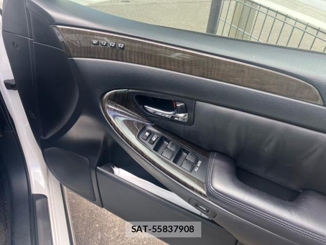 Toyota CROWN MAJESTA 2004-10 8244900-18