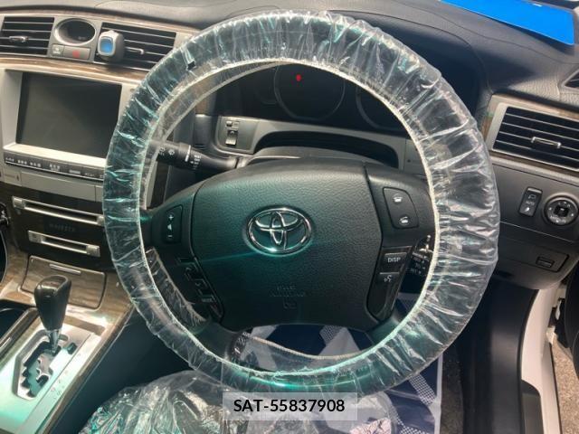 Toyota CROWN MAJESTA 2004-10 8244900-22