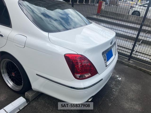 Toyota CROWN MAJESTA 2004-10 8244900-6