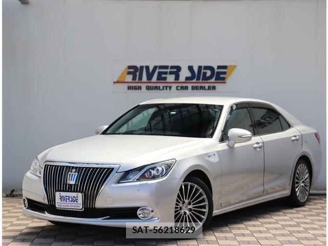 Toyota CROWN MAJESTA 2016-11 8313859-0