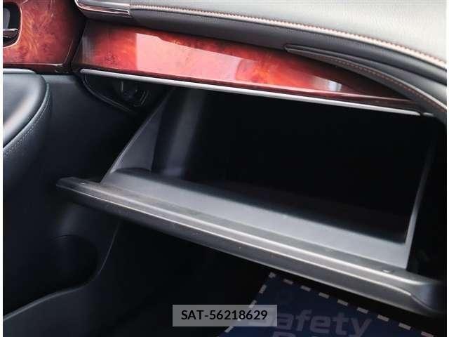 Toyota CROWN MAJESTA 2016-11 8313859-15