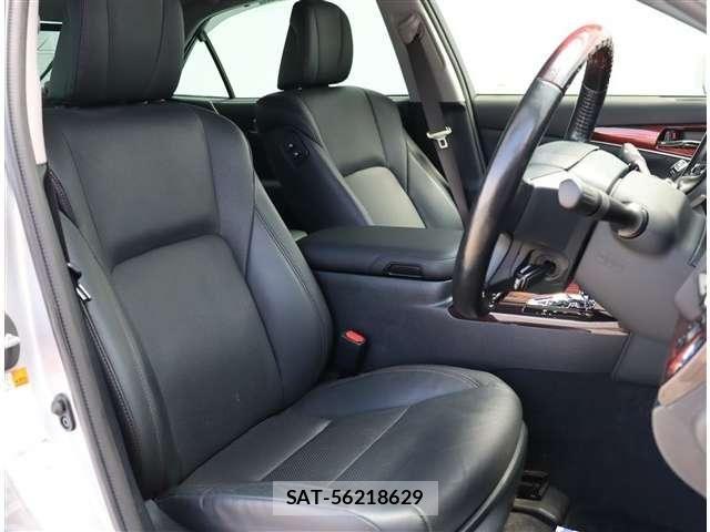 Toyota CROWN MAJESTA 2016-11 8313859-24