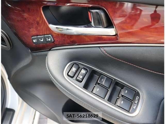 Toyota CROWN MAJESTA 2016-11 8313859-25