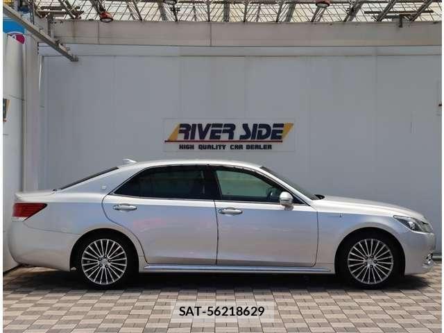 Toyota CROWN MAJESTA 2016-11 8313859-3