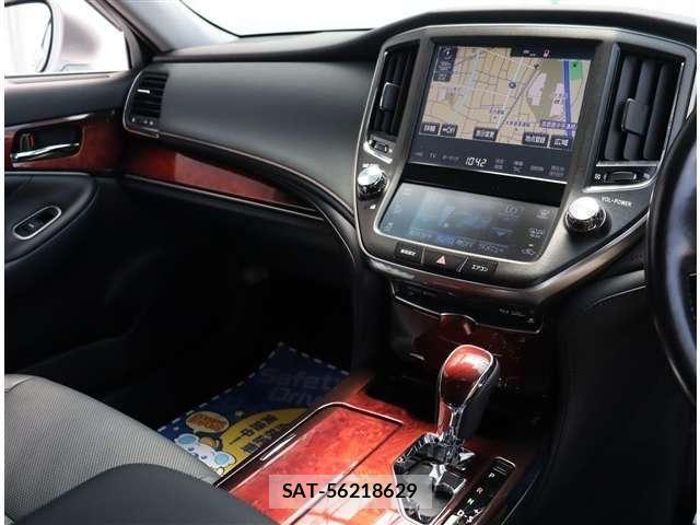 Toyota CROWN MAJESTA 2016-11 8313859-4