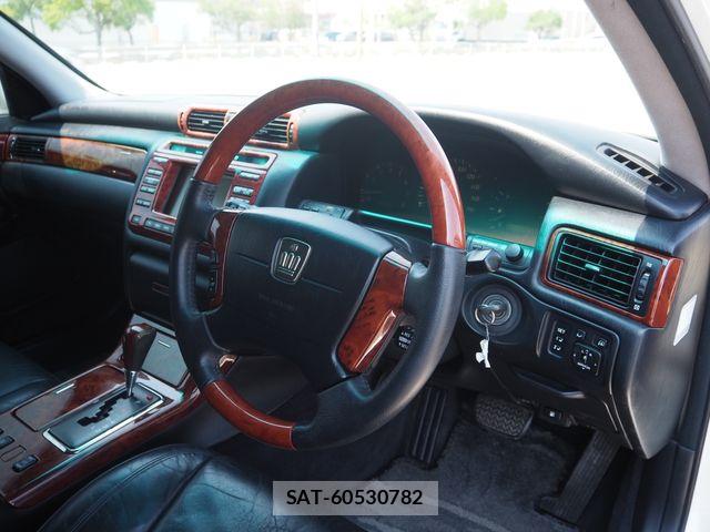 Toyota CROWN MAJESTA 2002-07 8335330-1