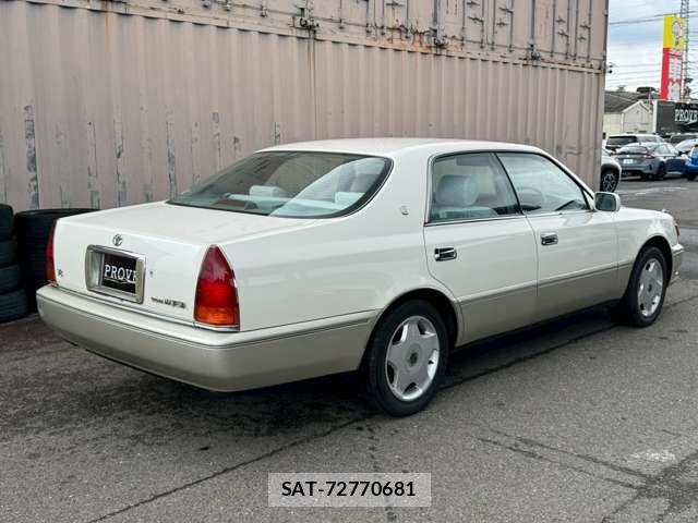 Toyota CROWN MAJESTA 1996-01 8354208-11