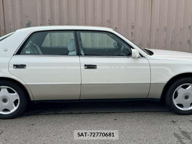 Toyota CROWN MAJESTA 1996-01 8354208-14