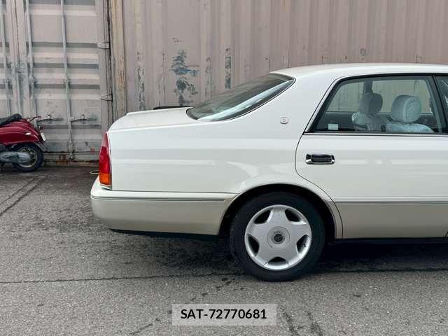 Toyota CROWN MAJESTA 1996-01 8354208-15