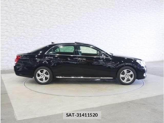 Toyota CROWN MAJESTA 2012-02 8685342-12