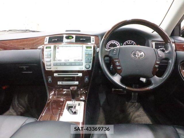 Toyota CROWN MAJESTA 2008-09 8879219-2