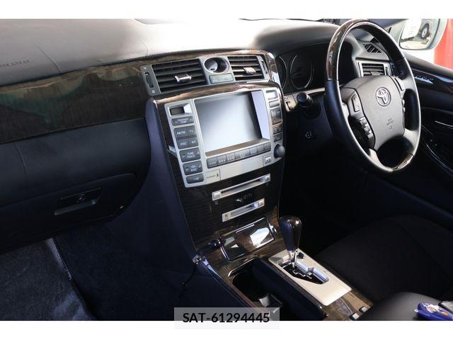Toyota CROWN MAJESTA 2005-10 1345721-1