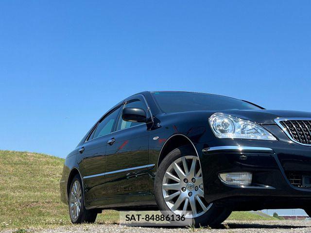 Toyota CROWN MAJESTA 2006-11 8365262-3