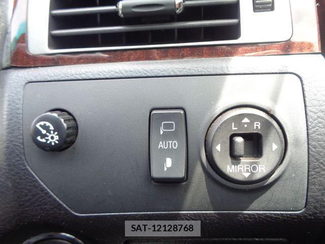 Toyota CROWN MAJESTA 2006-11 8365264-18