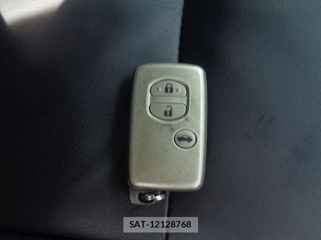 Toyota CROWN MAJESTA 2006-11 8365264-29