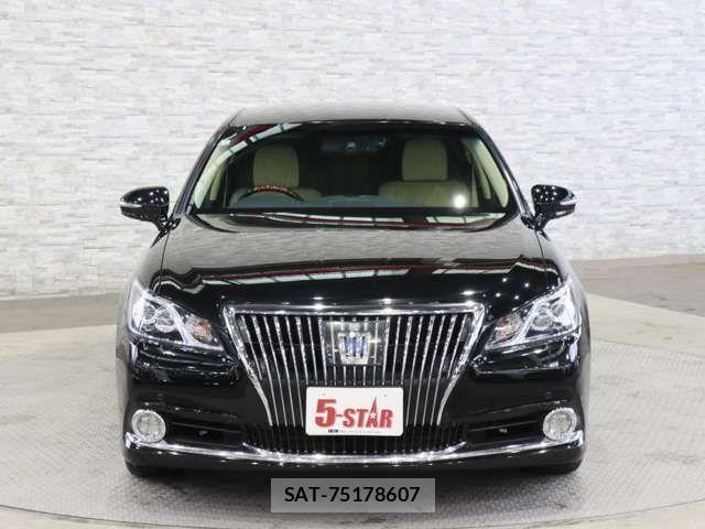 Toyota CROWN MAJESTA 2014-02 825560-10