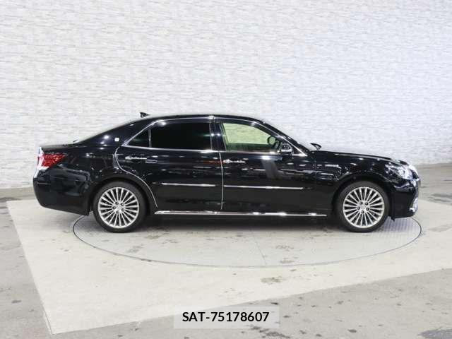 Toyota CROWN MAJESTA 2014-02 825560-12