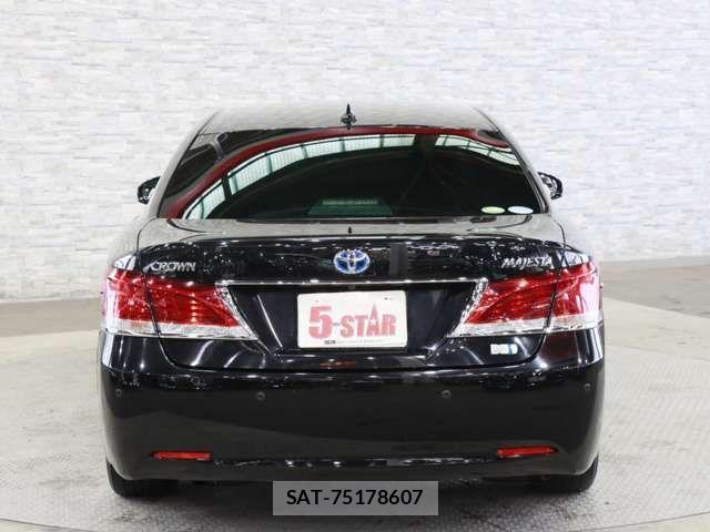 Toyota CROWN MAJESTA 2014-02 825560-13