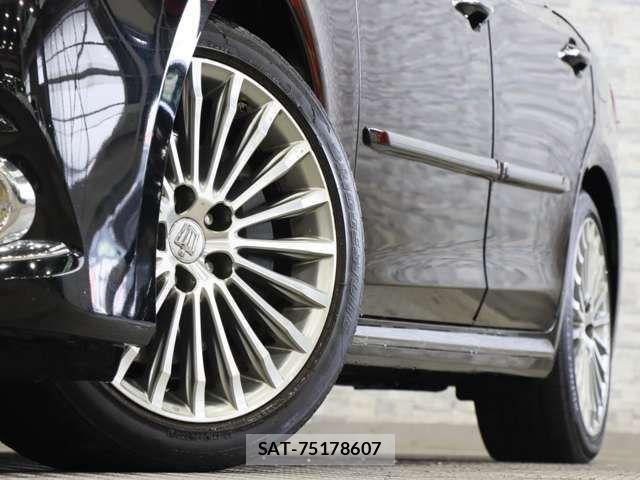Toyota CROWN MAJESTA 2014-02 825560-17