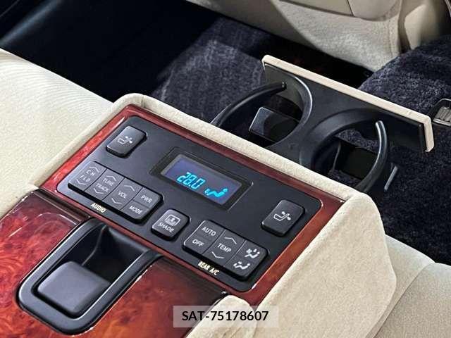 Toyota CROWN MAJESTA 2014-02 825560-7