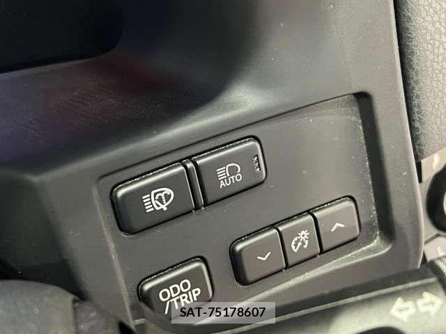 Toyota CROWN MAJESTA 2014-02 825560-8