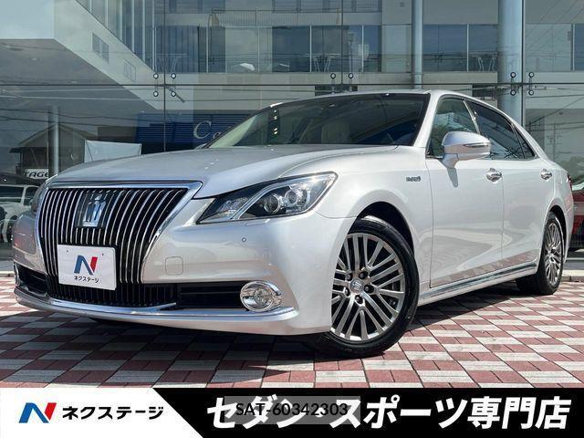 Toyota CROWN MAJESTA 2017-09 1006706-0