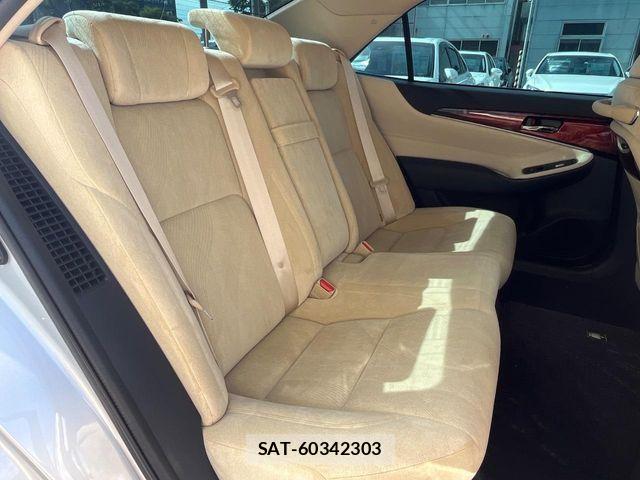 Toyota CROWN MAJESTA 2017-09 1006706-9