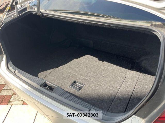 Toyota CROWN MAJESTA 2017-09 1006706-10