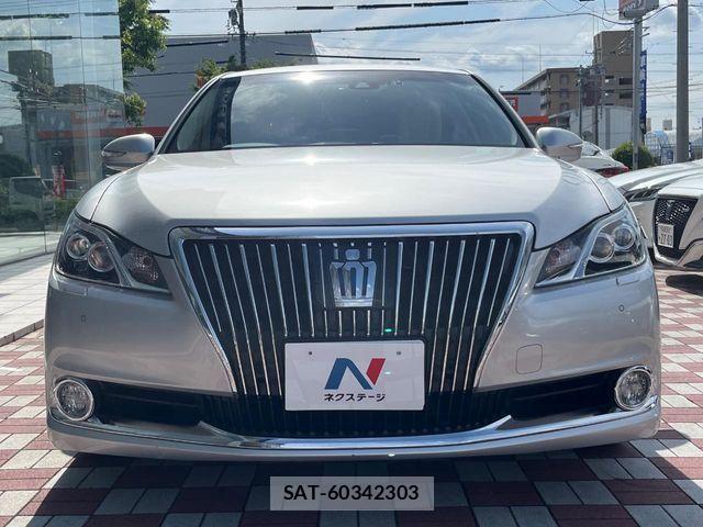 Toyota CROWN MAJESTA 2017-09 1006706-14