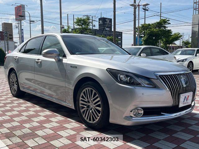 Toyota CROWN MAJESTA 2017-09 1006706-16