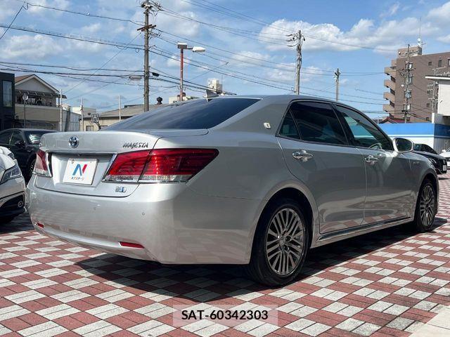 Toyota CROWN MAJESTA 2017-09 1006706-17