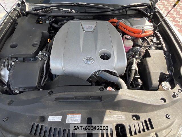 Toyota CROWN MAJESTA 2017-09 1006706-18