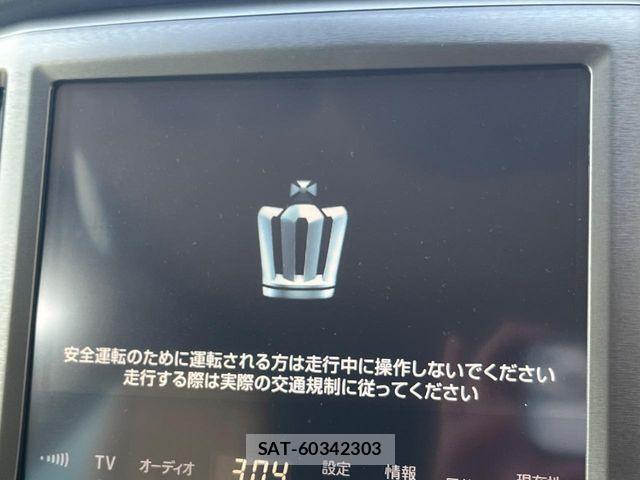 Toyota CROWN MAJESTA 2017-09 1006706-2