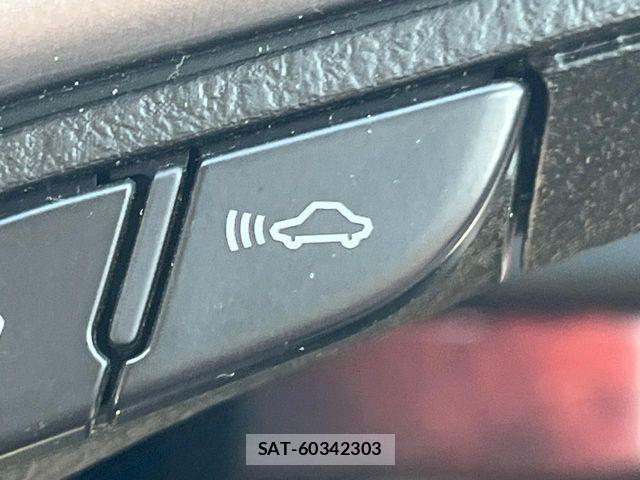 Toyota CROWN MAJESTA 2017-09 1006706-3