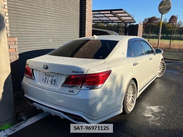 Toyota CROWN MAJESTA 2015-04 2207486-4